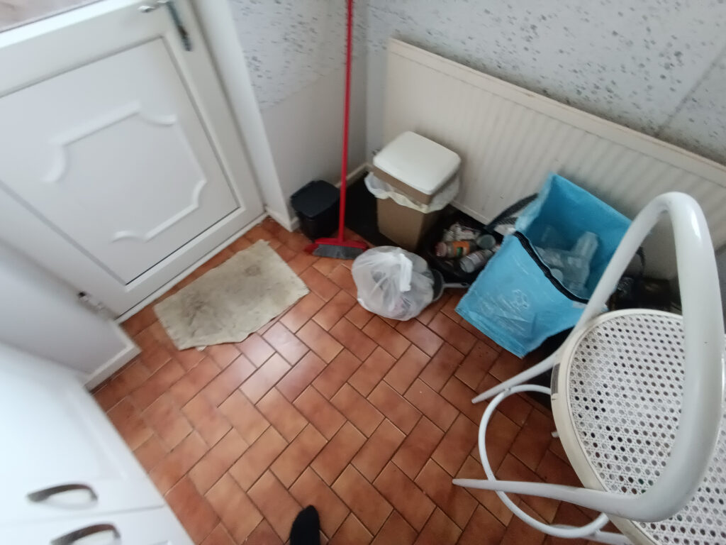 poor single room state West Swindon