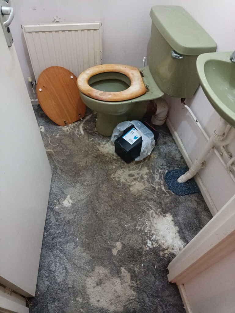 poor single room state West Swindon