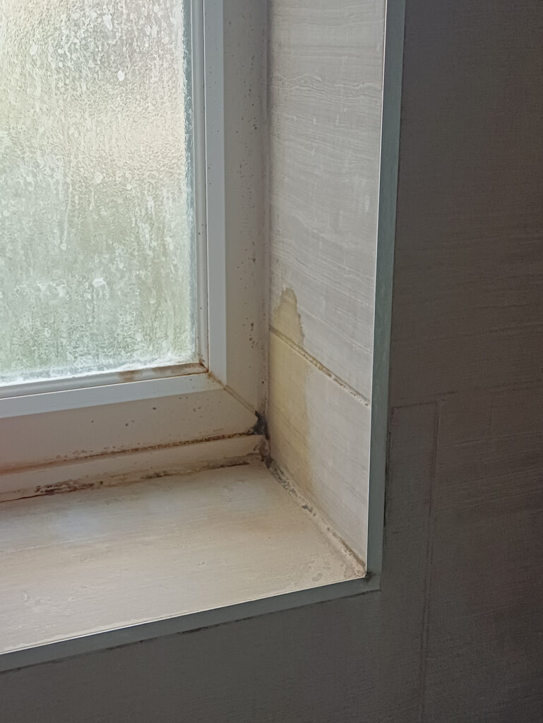 poor single room state West Swindon